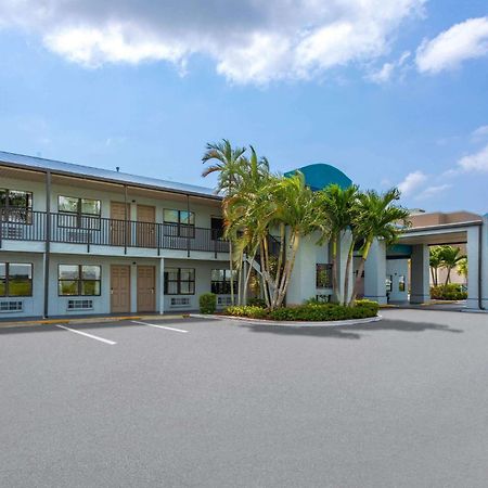 Hotel Baymont By Wyndham Punta Gorda/Port Charlotte Exterior foto