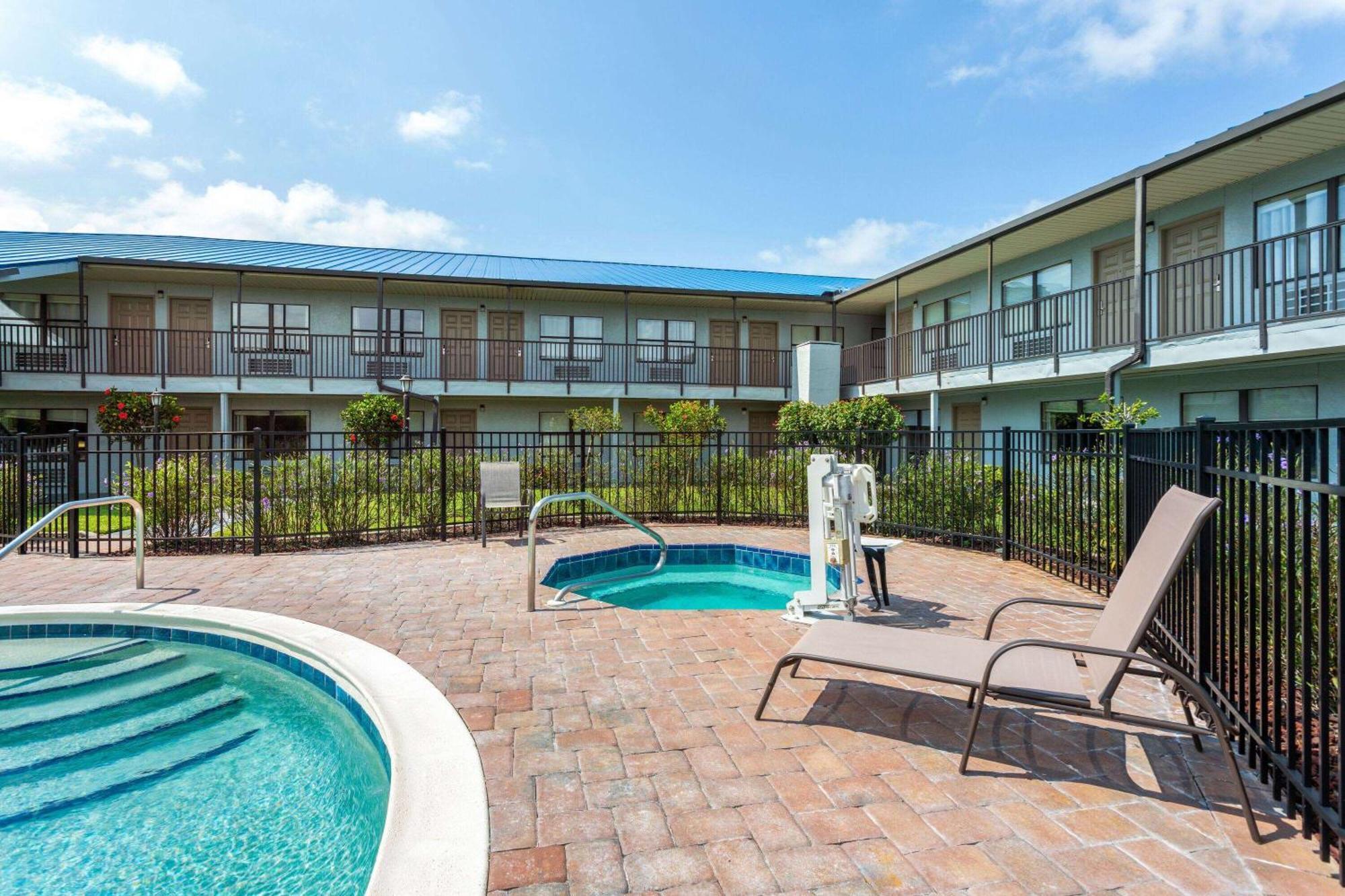 Hotel Baymont By Wyndham Punta Gorda/Port Charlotte Exterior foto